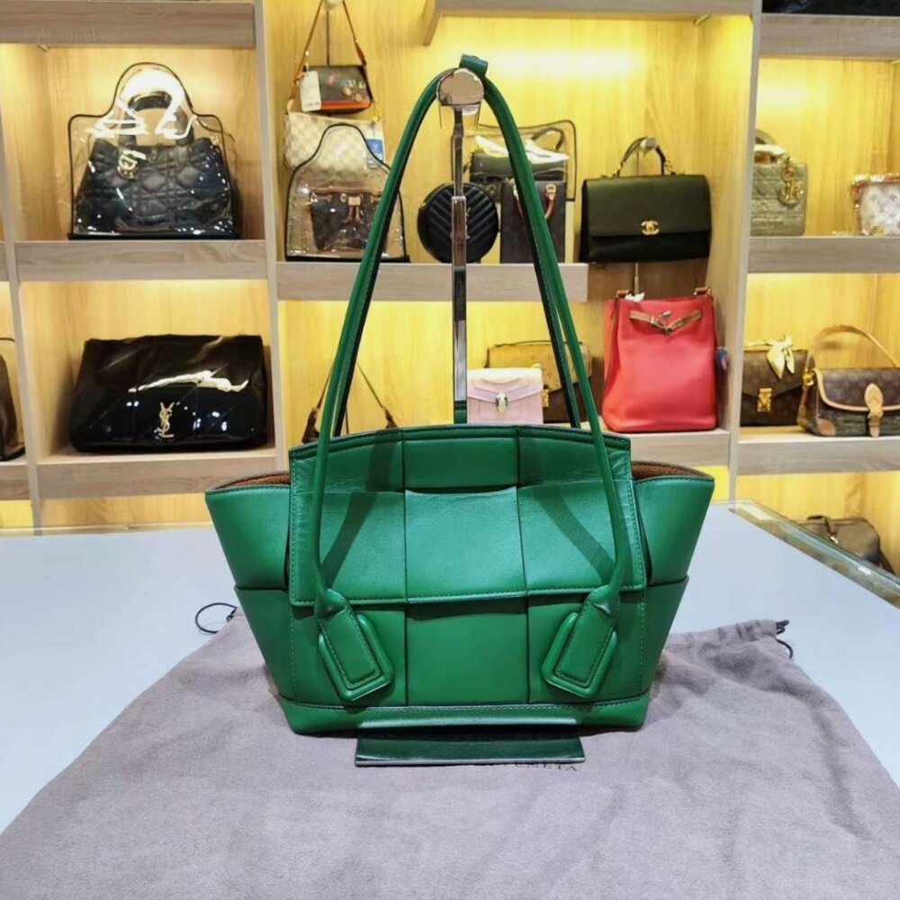 N16 Slightly Used Bottega Arco 33 Handbag Small